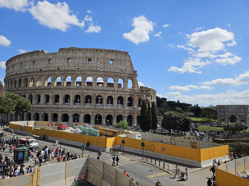 What were Roman amphitheaters used for?